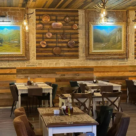 Mоura Boutique & 4*