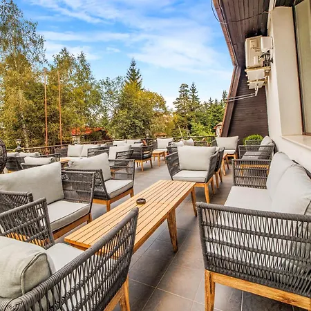 Mоura Boutique & 4*